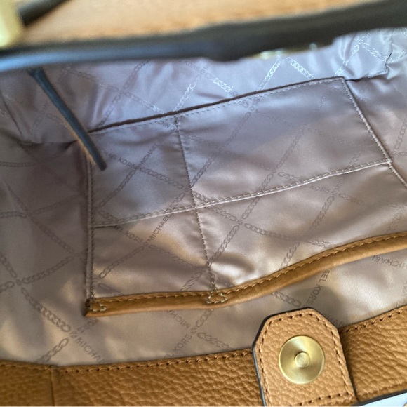 Pre-Loved MICHAEL by Michael Kors Brooklyn Convertible Pebbled Leather Satchel - Picture 5 of 5